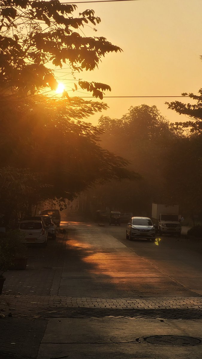 saiganesh_r's tweet photo. @Vyenky_Khatao @Theme_pic_India Where the first light find it's way... #theme_pic_India_Sunrise #theme_pic_India_morning https://t.co/SIkqICesJo