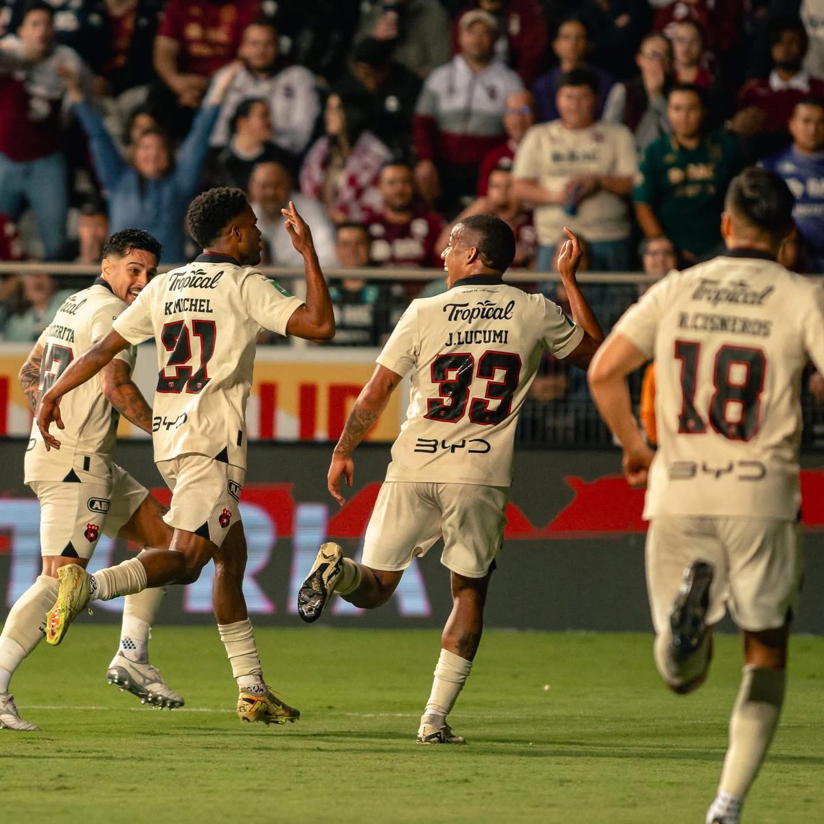 A resolverlo en casa, todos juntos con nuestra gente. VAMOS ❤️🖤