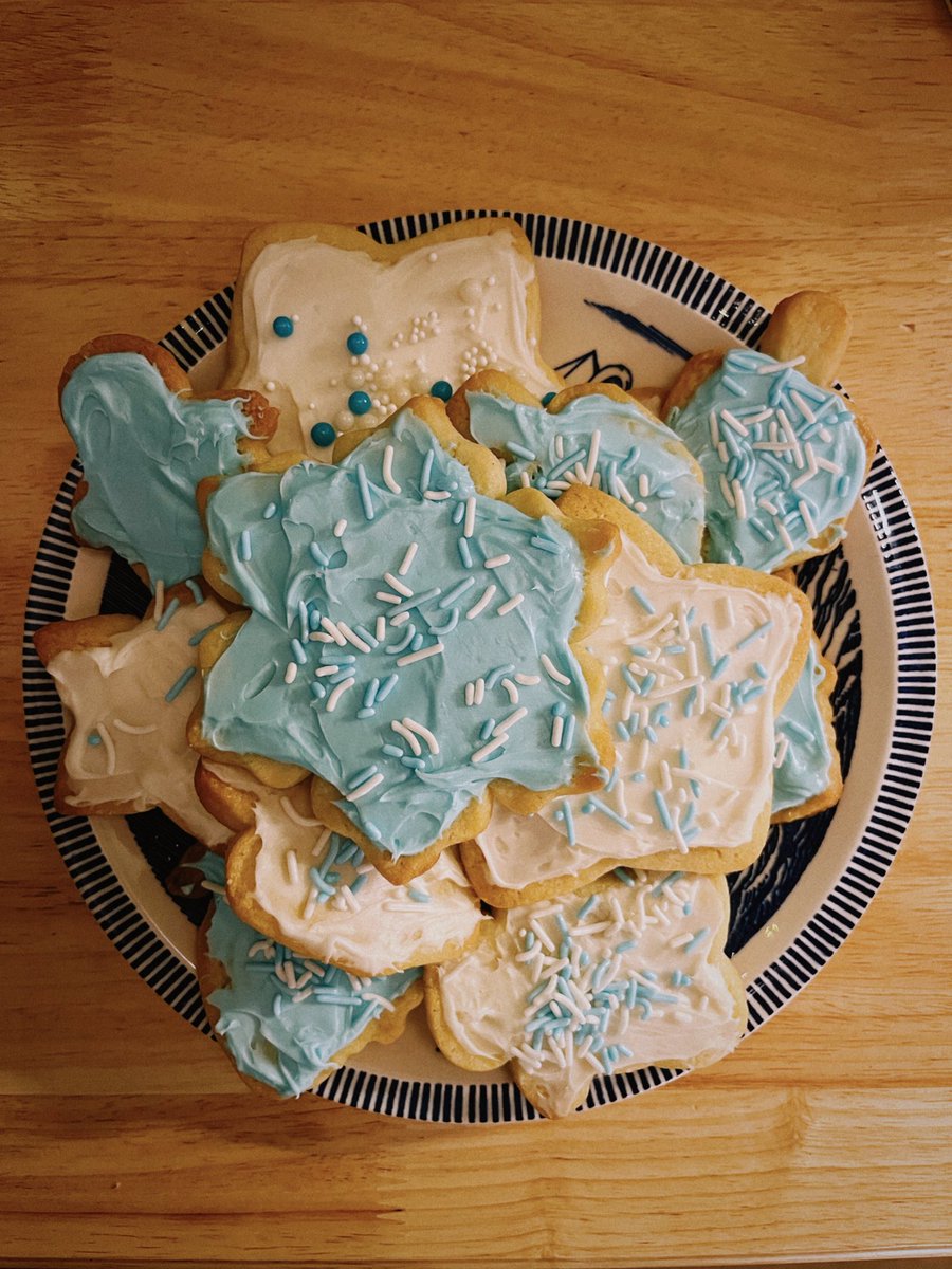 owroot's tweet image. I will not eat half this plate of cookies 
I will not eat half this plate of cookies 
I will not eat half this plate of cookies 
I will not eat half this plate of cookies 

(I will eat half this plate of cookies)