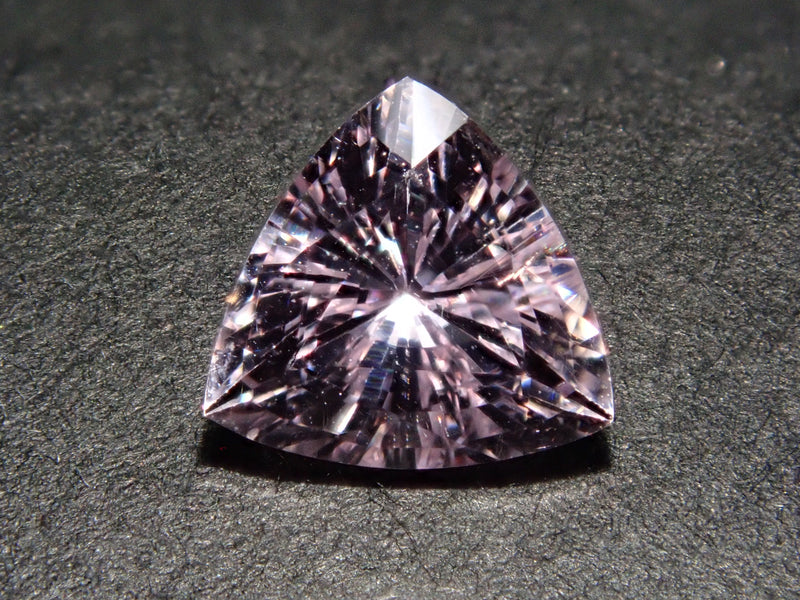 桜色の繊細な煌めき。まさに冬に眺める桜のようですね🌸（ピンク