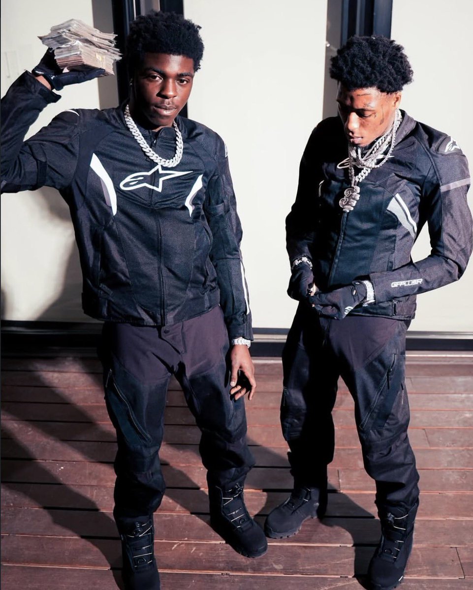 AkzWhoMatter tweet media