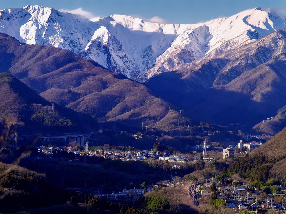 もはやこれは鉄道写真では無く風景写真ですね😰 路線名と車両がお