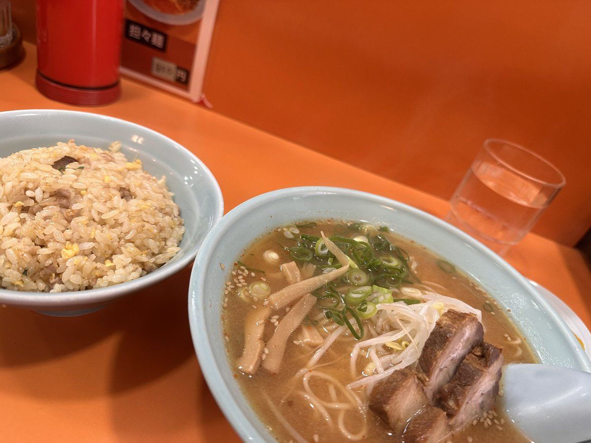 n80bm4's tweet photo. 友達の奥様実家にて
コレに唐揚げ3つ付いて、¥990 https://t.co/sst1RSddwa