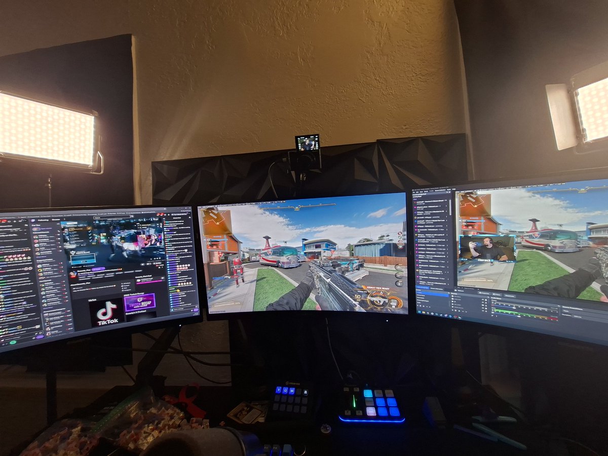 Front DereckR tweet media