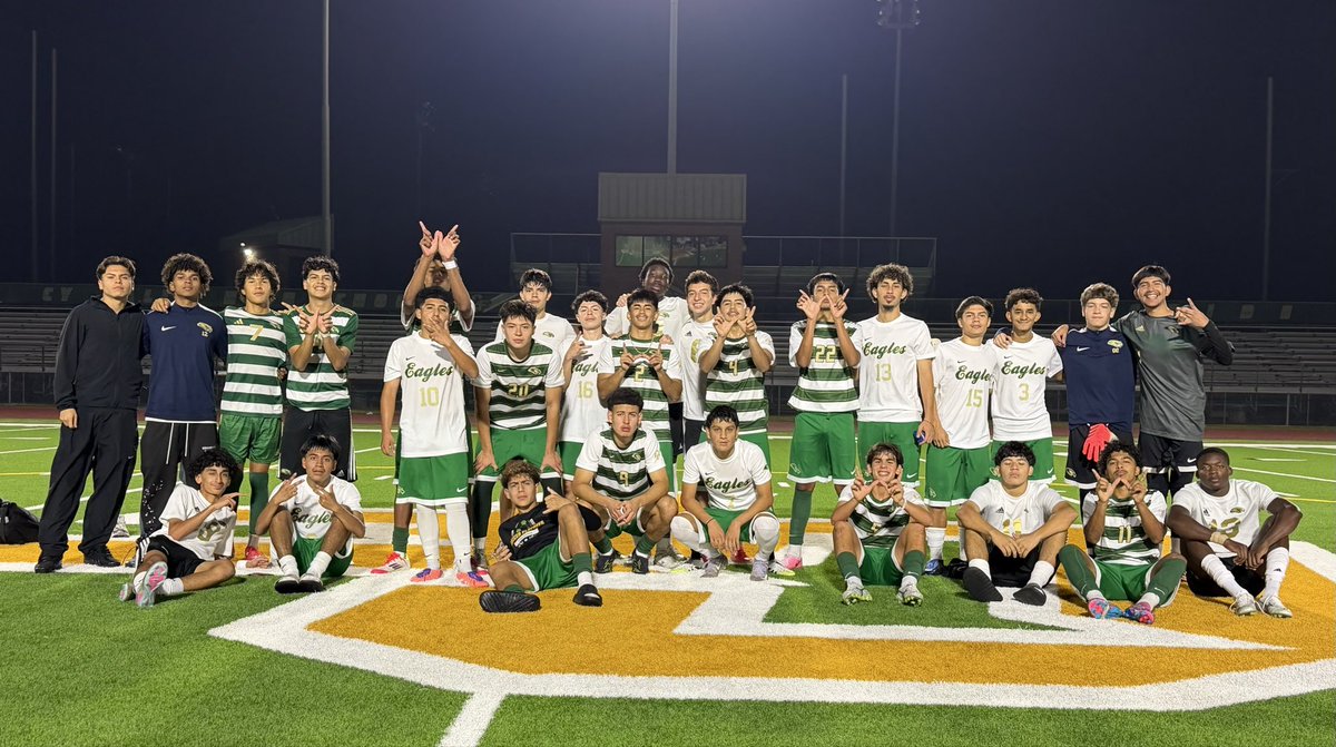 CyFallsSoccer's tweet photo. It was an absolutely fantastic time celebrating falls soccer at our annual Soccer Night Out.
Great scrimmages by our freshman, JV, and varsity squads were followed by an intense alumni game with close to 40 Falls soccer graduates playing each other for bragging rights. https://t.co/chbfECS3EV