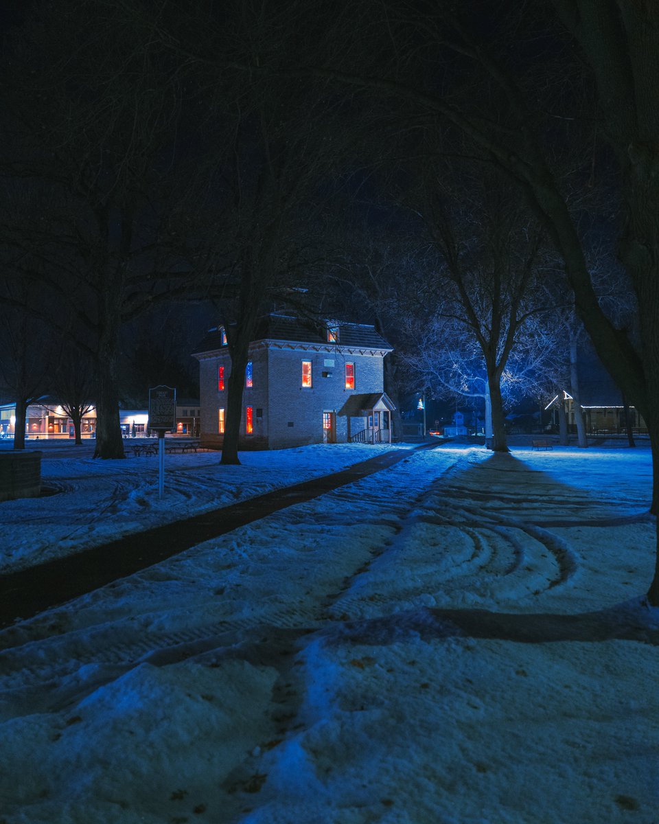 _thecolorfulkid's tweet photo. Photos I took tonight in a small town https://t.co/G6NX0Kw90w