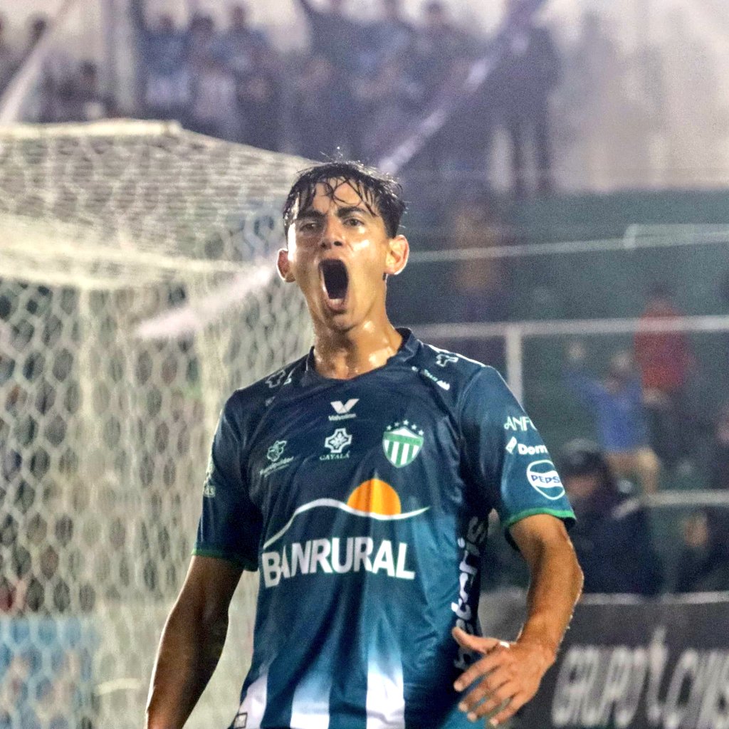 MarPadillaGT's tweet image. 🏆 Antigua GFC vuelve a una final

El conjunto colonial elimina a Aurora FC con marcador global de 5-2 y disputará la final de la Liga Guate Banrural.

#Semifinales #LigaGuateBanrural