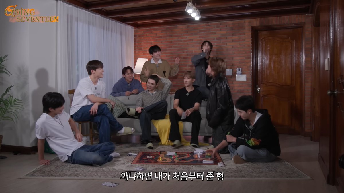 comeaflove's tweet photo. 아니 그냥 세븐틴은 쫌 바부같애 근데 약간 여고생 40% 남고생 60% 정도의 텐션과 초등학생 50% 중학생 50%의 정신연령을 가진 채 영원히 지들끼리 둥글게둥글게 노래를 부르며 살아감 너무 사랑함 https://t.co/vv3mtK3U3p