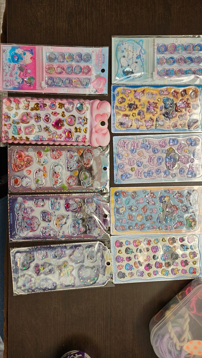 mepa_krf's tweet photo. 最近シールが人気らしいとのことで、朝イチならんでシール売場直行してみたらものすごい人、人を掻き分けなんとかゲット、ほんとにすごい人だった…
ちなみに私には何がなんだかわかりません、妻が大喜びでした https://t.co/ppcky9KcLv