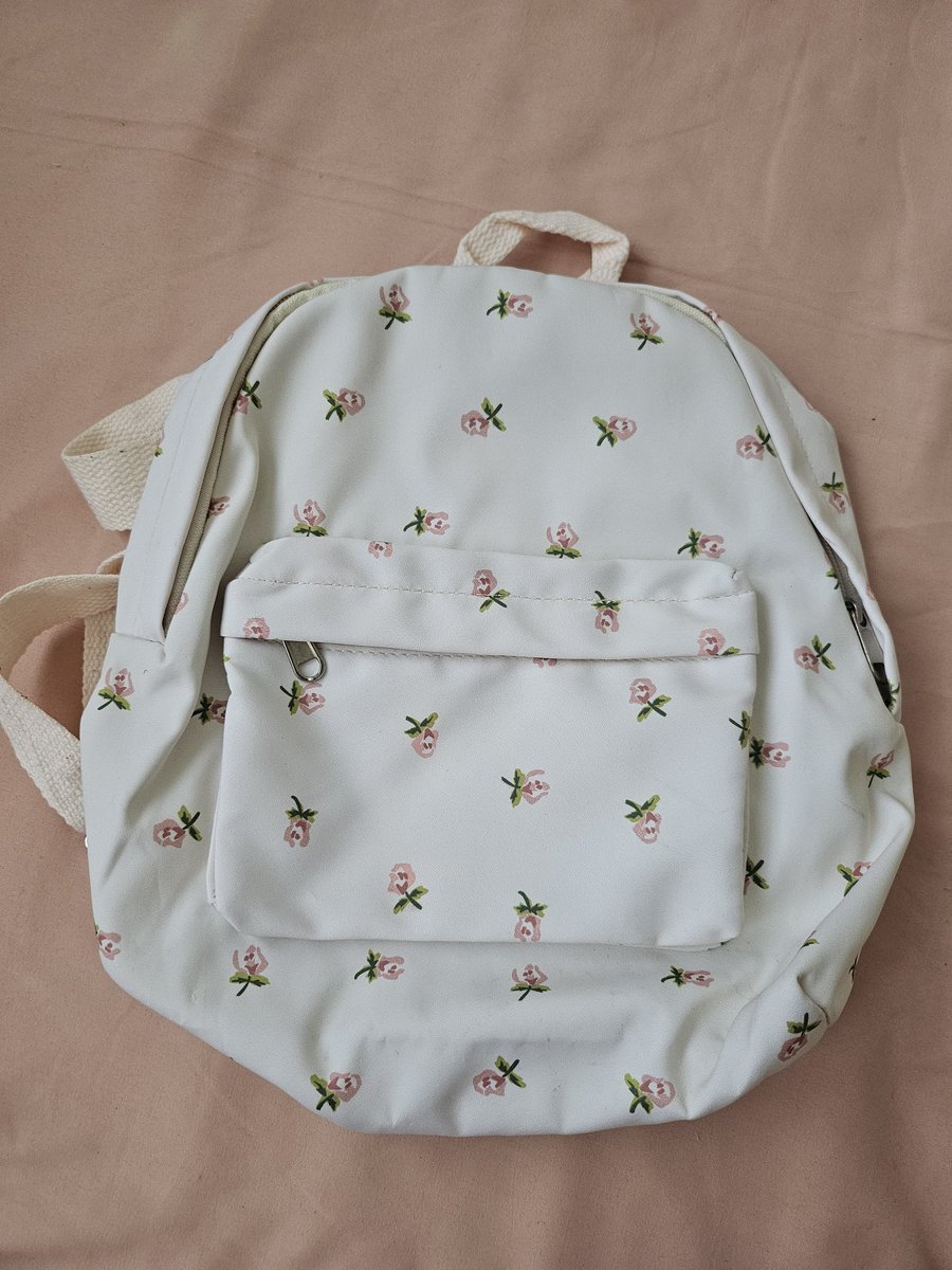 berrybunnays's tweet photo. backpack bunga 15k https://t.co/HLZrcUzE0i