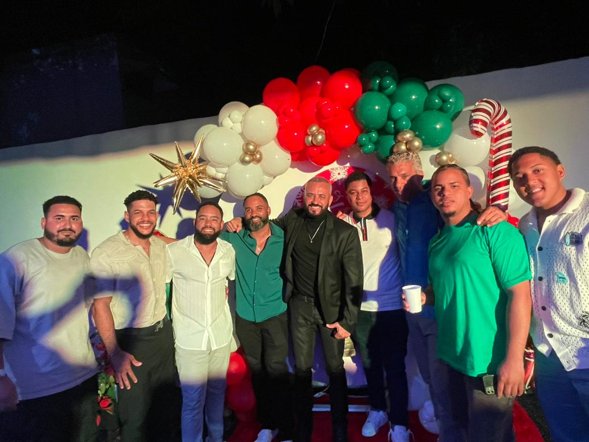 iamesprd's tweet photo. Siempre con los míos 🔥💪
.
#jingolbelmode 🎅🏻 #Navidad #alcadia #Navidad2025 🎄✨️ https://t.co/LEkDzONrzK