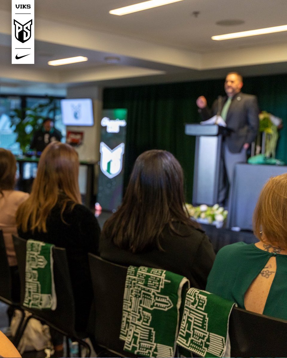 psuviksFB's tweet photo. Welcome home, Coach! 

#GoViks | #DefendTheShip https://t.co/jsdqQY1Oj6