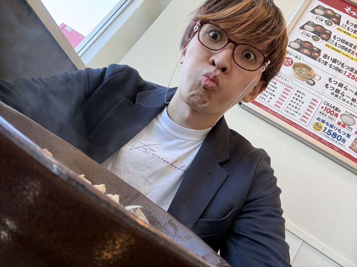 あったかいのにした。 店内VVV、VVV2、喰種など🈵からスタート 私しゃ