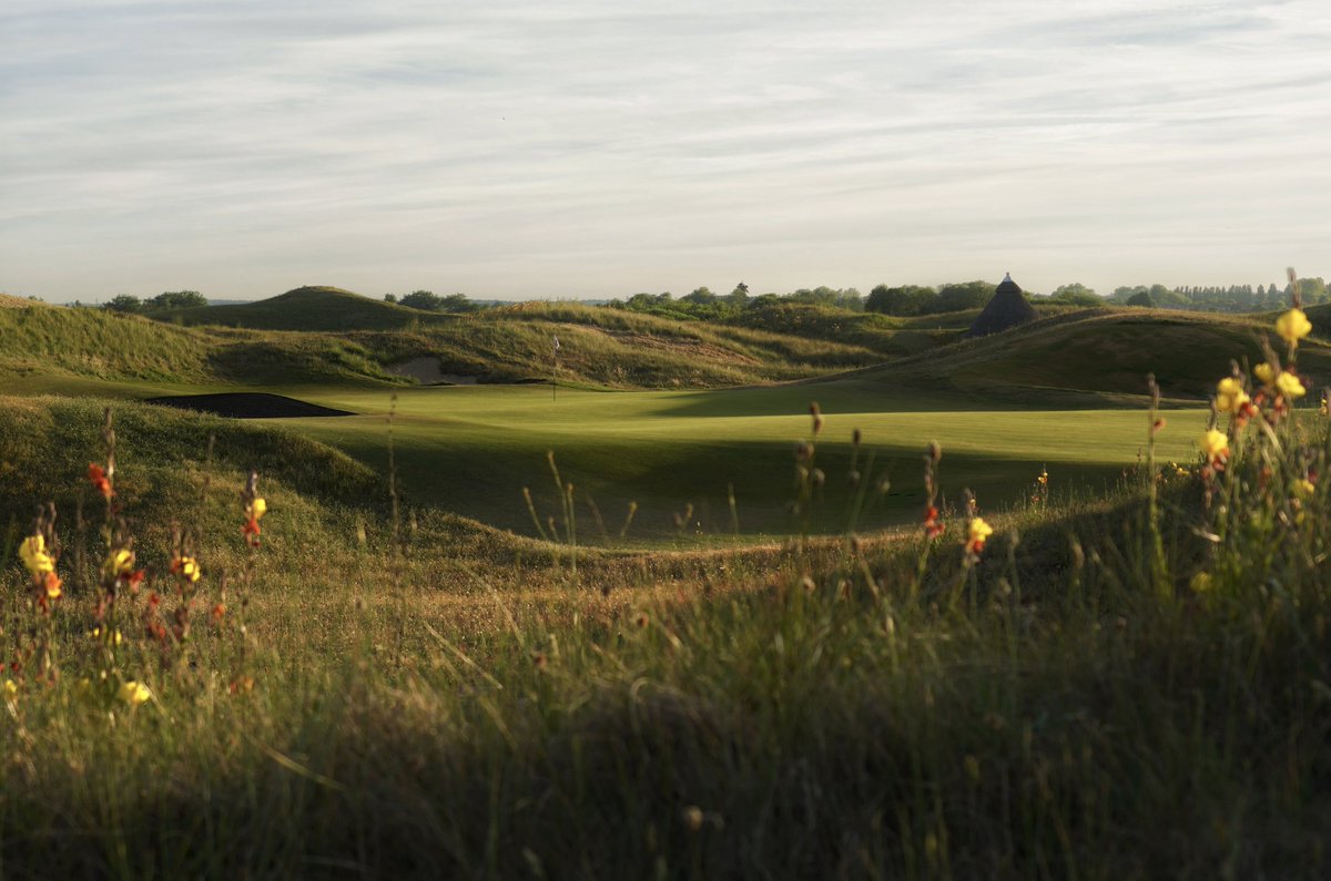 LinksGems's tweet image. On this date in 1964, the movie “Goldfinger,” based on Ian Fleming’s book of the same name, was released to theaters.

In Goldfinger, James Bond and Auric Goldfinger play an infamous round of golf. In the movie, they play at Stoke Park. But in the book, they play at the famed…