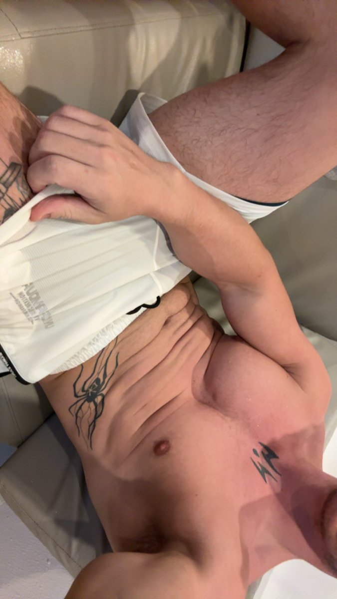 adrian_swoll's tweet photo. You see me like this in the room wyd? https://t.co/pkhdQoqzpK