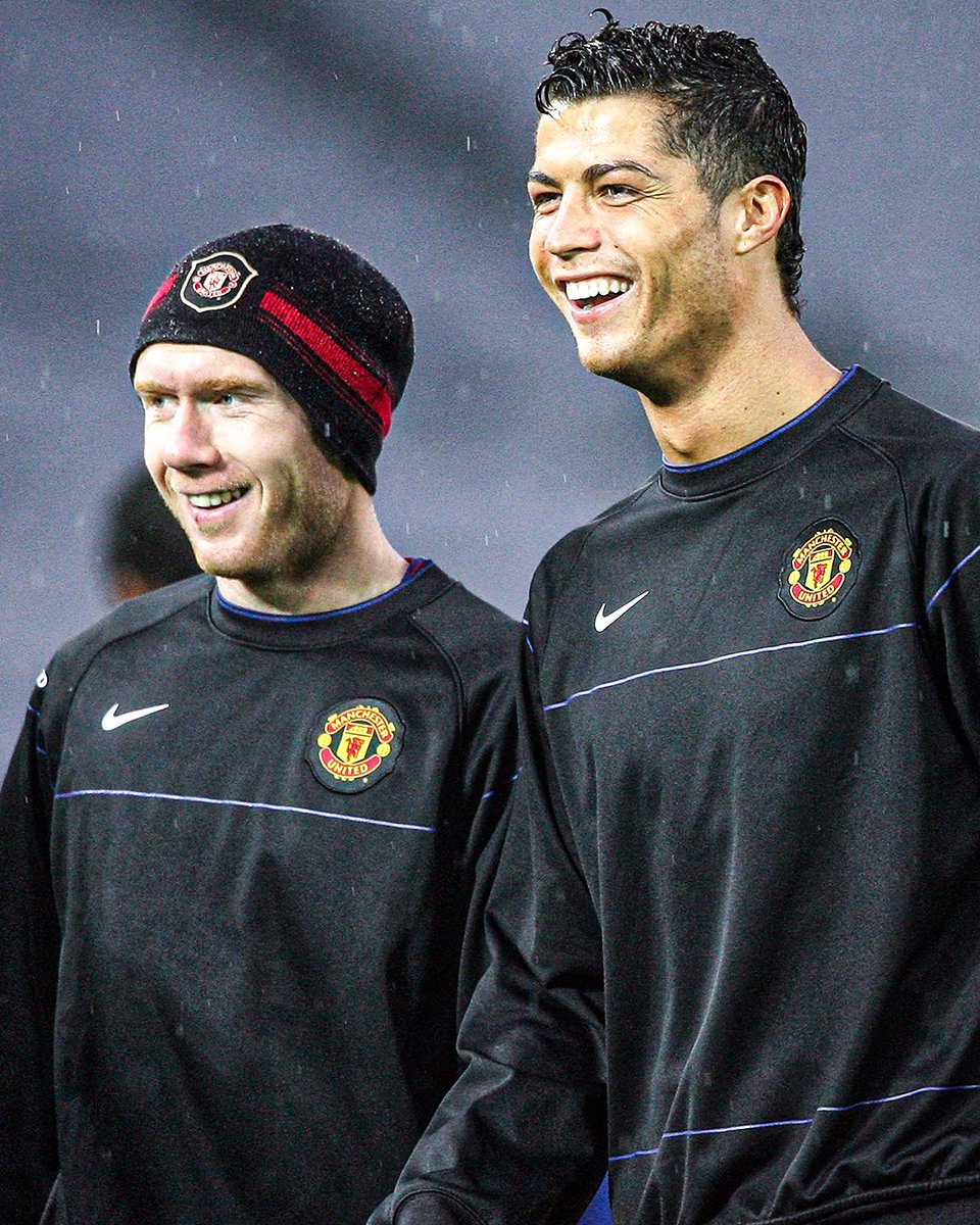 🚨 La historia de Cristiano Ronaldo sobre la precisión de pase de Paul Scholes:

🎙️ “Cuando entrenábamos, solía hacer muchos trucos que casi ningún jugador del club podía hacer do. Una vez, le estaba mostrando mis habilidades a Scholes. Después de terminar, Scholes tomó la pelota
