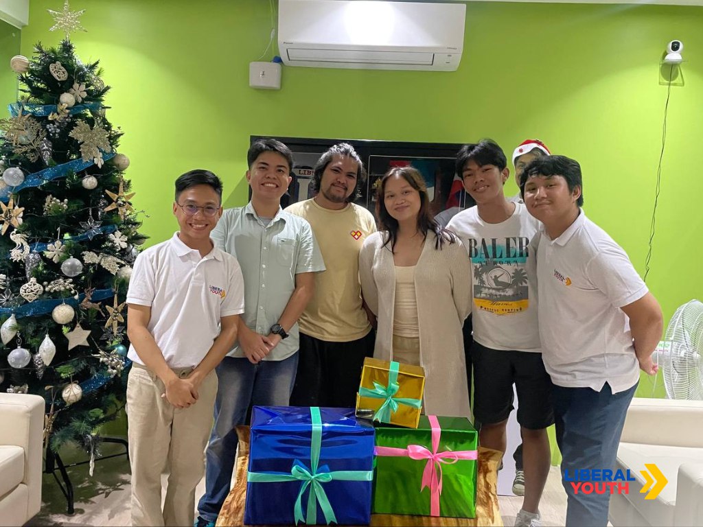 HAPPY HOLIDAYS FROM LIBERAL YOUTH! 🌟 

Salamat sa makabuluhang gabi kasama ang ating mga LY officers, chapter heads, at mga kaibigan mula sa Kilos Ko Youth, Akbayan Youth, Kaya Natin Youth, at KABATAAN PARTYLIST. 💗

Maligayang Pasko at Masaganang Bagong Taon sa ating lahat! 🎆