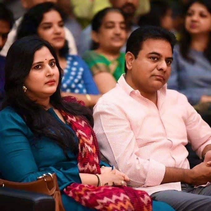 బీఆర్ఎస్ పార్టీ వర్కింగ్ ప్రెసిడెంట్, మా అన్నయ్య-వదినమ్మ శ్రీ కల్వకుంట్ల తారక రామారావు౼ శైలిమ గార్లకు వివాహ వార్షికోత్సవ శుభాకాంక్షలు..💐

<a href="/KTRBRS/">KTR</a> <a href="/TheHimanshuRaoK/">Himanshu Rao Kalvakuntla</a>