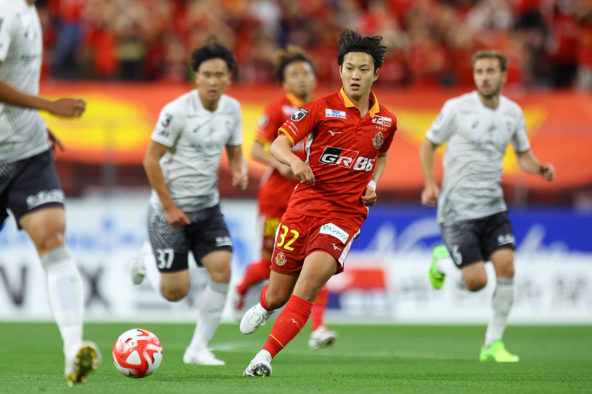 nge_official's tweet photo. エリース豊島FC所属 #豊田晃大 選手が現役引退を発表されました。#grampus では2022～2023シーズンに在籍。名古屋グランパスアカデミー出身の選手として、トップチームでも試合に出場をしました。

豊田 晃大選手コメント🗣️
"名古屋を愛するグランパスファミリーの皆さま、ご無沙汰しています。2025シーズンも名古屋に熱い声援ありがとうございました！私事とはなりますが、サッカー人生に幕を下ろすことにしました。たくさんの愛をありがとうございました。なかなか試合に出られず苦しい期間の方が多かったですが、グランパスファミリーの皆さまにSNSや実際にお会いするたびに「頑張ってください」や「早く試合出ているとこ見たいです」などお声がけいただけて嬉しかったこと今でも覚えています。グランパスのトップチームに昇格した時、皆さんに笑顔や活力を与えられるようにしますと明言したものの、実際支えられてばかりでした。申し訳ないです。第二の人生はまだ決まっていませんが、今度こそ人に何かを与えられる人間になりたいと思います。書きたいことはたくさんありますが、あとは自身のSNSの方で書かせていただきます。長い歴史の中でこの名古屋グランパスに所属しエンブレムを背負いプレーできたことは一生の財産です。ありがとうサッカー！ありがとうグランパスファミリー！皆さんよいお年を！またどこかで！"

豊田選手、本当にお疲れ様でした。第二の人生も応援しています🤝

#ありがとう晃大 #グランパス