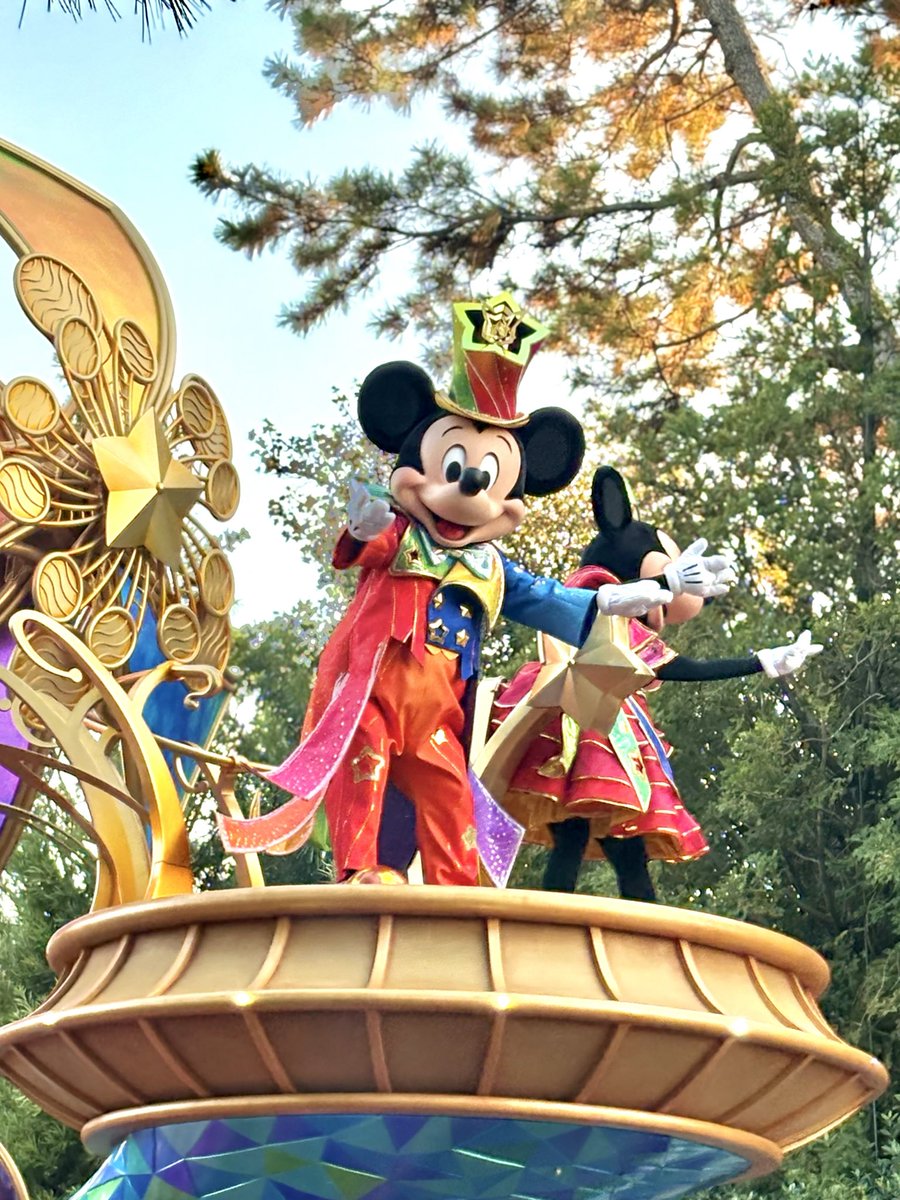 oolong1202's tweet photo. 昨日は🏰インパしてました~‼︎
来年もいっぱい行きます https://t.co/Mlv9jPaoZ2