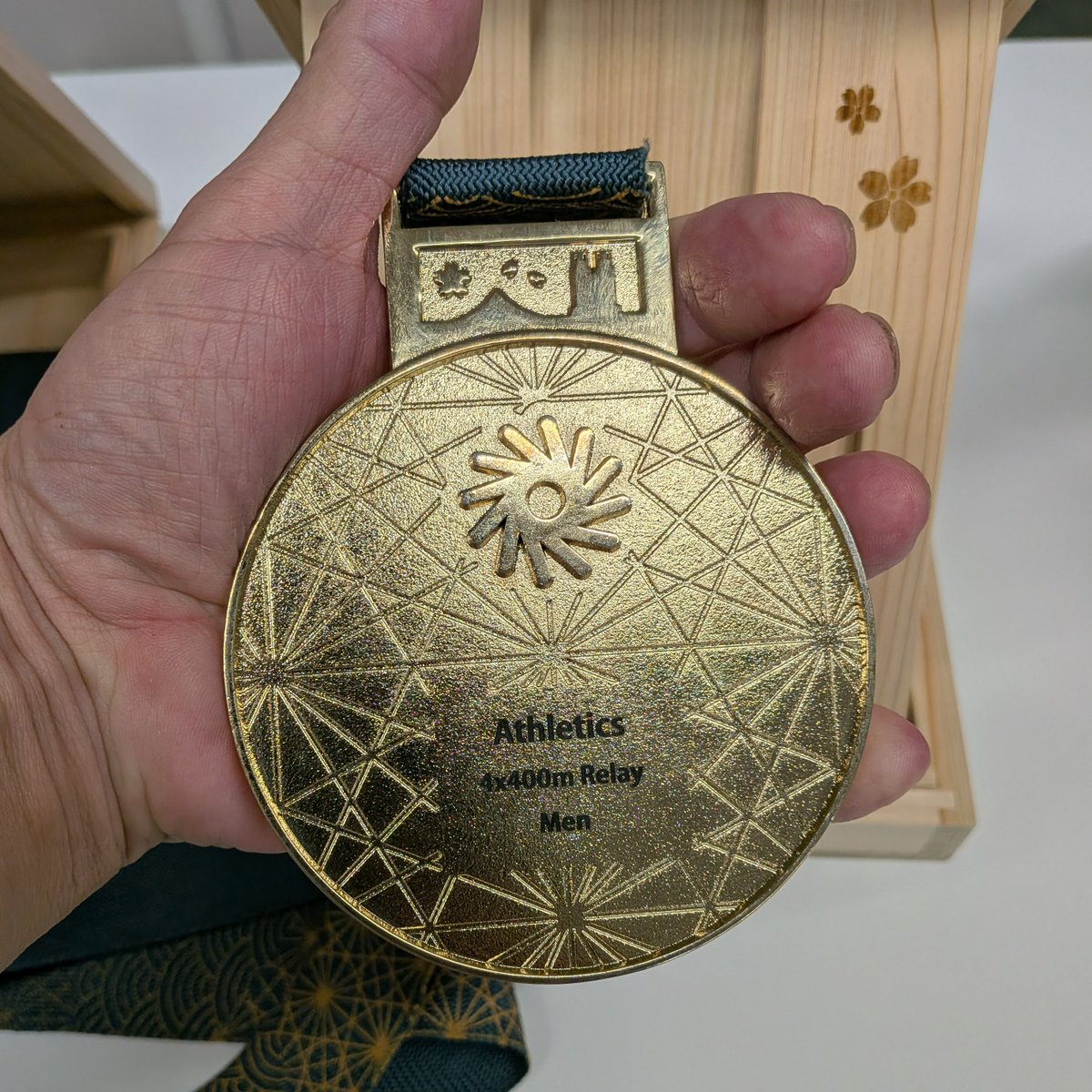 🏅東京2025デフリンピック メダルの話🏅 重さは 1つ約350g。 過去大会