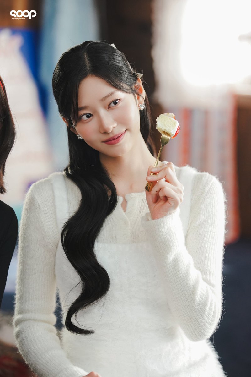 soop_ent's tweet image. 달콤주의보🚨
민주 배우 달콤함에 풍덩~ 빠져버릴 비하인드가 왔슨 ( ‘-‘🫶🏻)

#광고 #김민주 #kimminju #파리바게뜨 #베리밤 #parisbaguette  #매니지먼트숲 #managementsoop