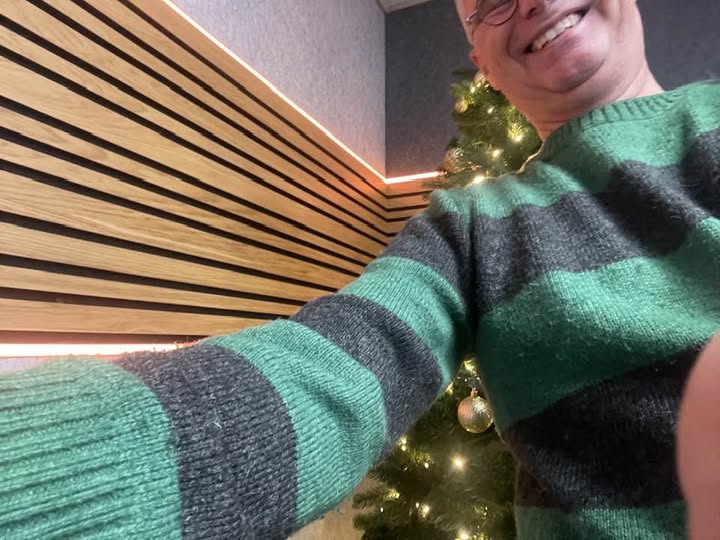 Goeiemorgen! Zoals afgesproken is vandaag groen! :-D Ik moest wel de kast van partner Rob plunderen, want zelf heb ik geen groene kleding. Owww.

#ZLDWW:
- Inwoners, bedrijven, dorpsraden Sluis en Terneuzen stellen voorwaarden voor kerncentrale: geen koeltorens, meer geld voor