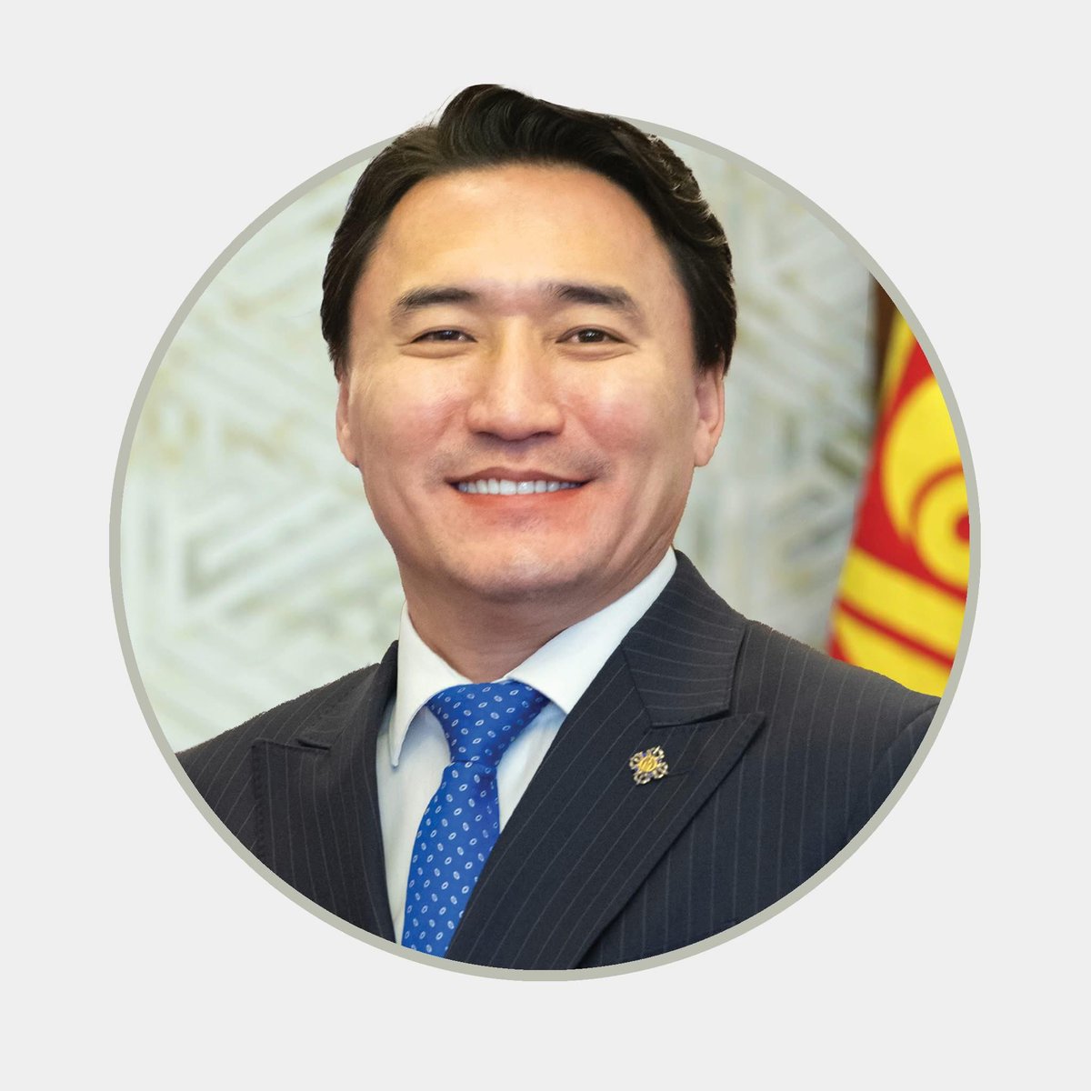 Бензиний асуудлаа ч шийдчихэж чадахгүй жул сайд😂👇🏻