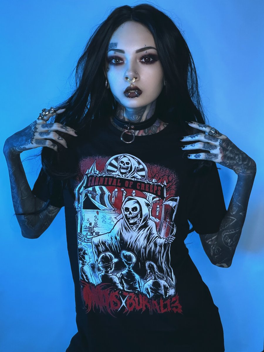 EASURE_NET's tweet image. This dark CARNEVIL shirt is made from organic cotton and showcases the dark carnival version of the Burial13 label. The perfect companion for anyone who wants to stand out from the crowd and values ​​sustainable materials.

easure.net/products/carne…