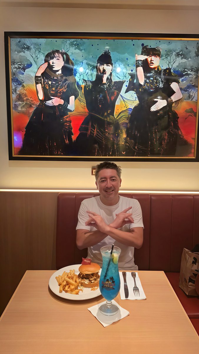 alex_hkpr's tweet photo. Ayer vi el concierto del pasado 30 de agosto de Babymetal vs Seikima ll y los bellos recuerdos de ese dia volvieron a mi cabeza. Agradecer nuevamente a mis amigos por hacer este sueño realidad, en especial a Osso-metal🤘🦊. Mis respetos y admiración eterna.
#BABYMETAL
#Seikima https://t.co/UfZSRksn8d