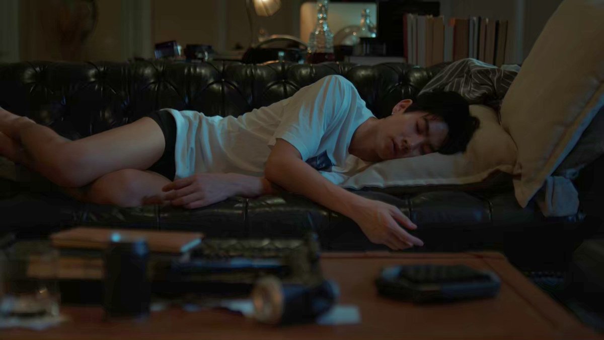 บรีฟว่าให้เสียงเข้มๆ ออกคำสั่ง 
ออกมาจริง = หมาบ๊อกแบ๊ก เอิ่ม🙄
สงสัยกลัวไม่มีโมเมนท์น่ารักแข่งกับพระรอง
ปล. ดูอีกที ถือว่าเสียงงัวเงีย นอนไม่รับ ก็พอรับได้อยู่
#BurnoutSyndromeSeriesEP4