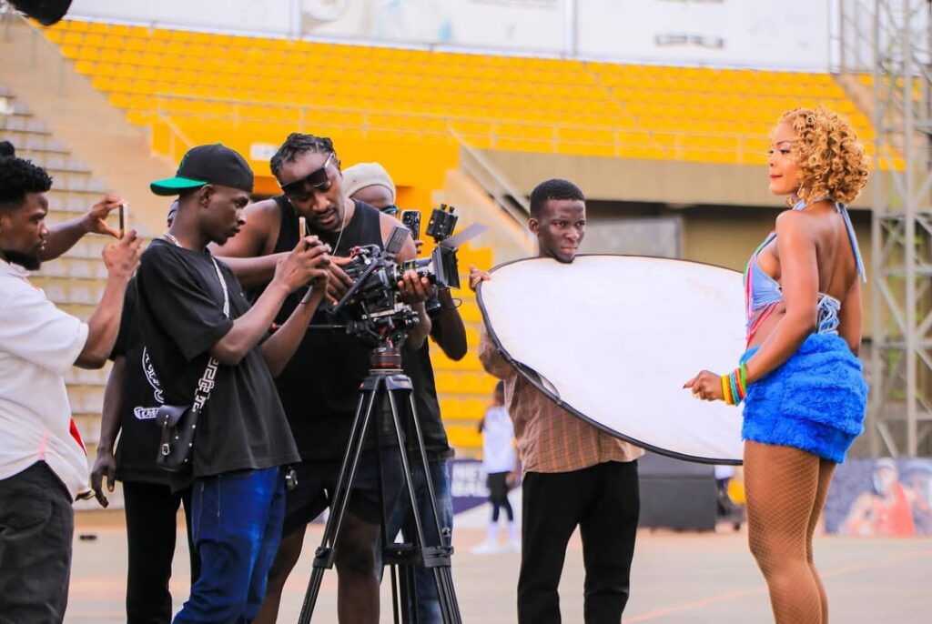 #SweetFmUG
🍭 Munuune 

🎬 <a href="/SashaVybz/">Sasha Vybz OFCOURSE !</a>  speaks legacy

After 14 years in the game, says he owes the people—choosing to give back through a film school to equip and inspire the next generation of African creators.

 True or false.? 
👇
#MwaMusic, #MwaSports || Aba'switi—Abannunyi