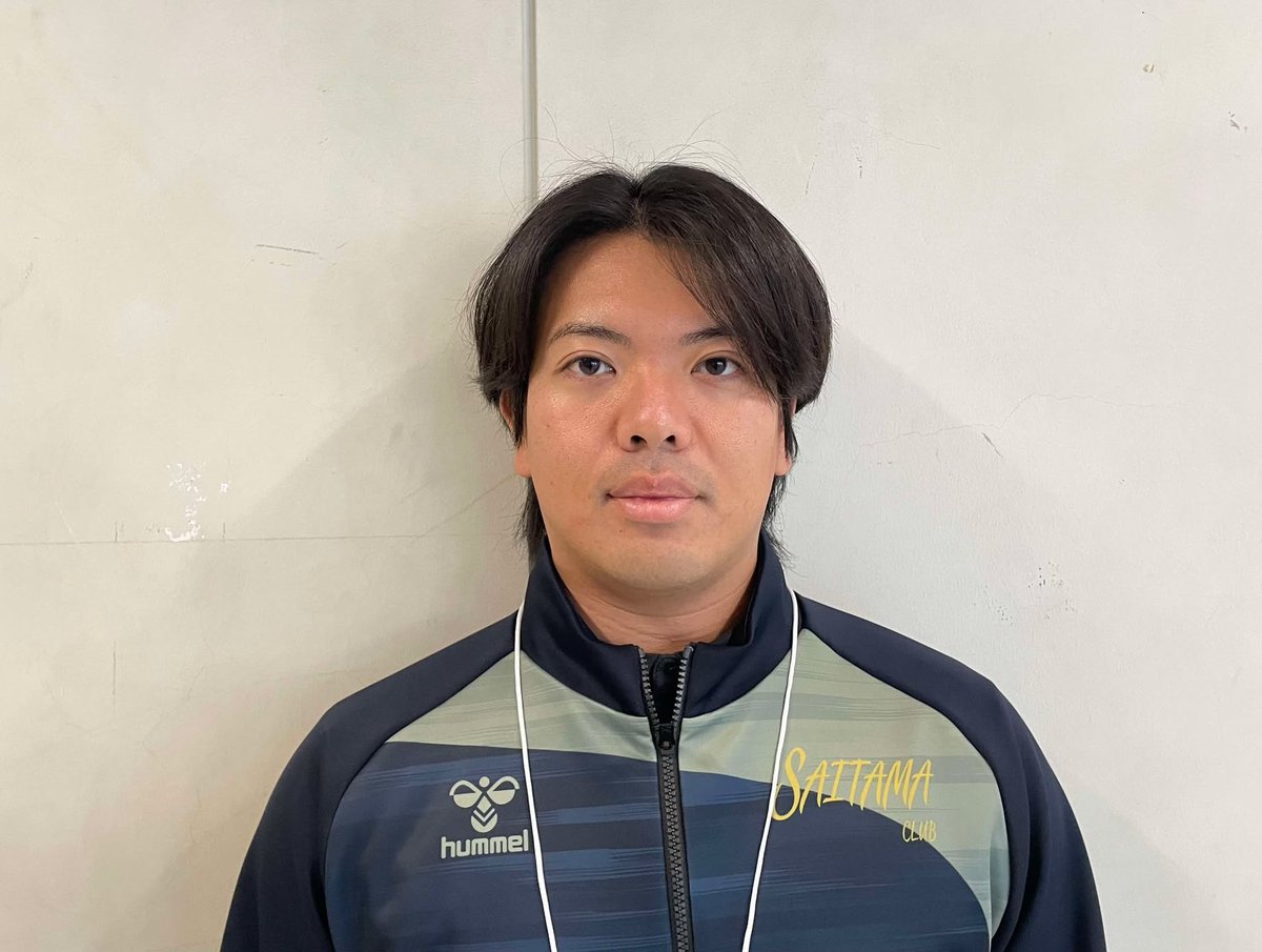 dougajidai's tweet photo. 【埼玉クラブ／古山智也（こやま・ともや）監督】

日本選手権、初出場の埼玉クラブ。

注目の初陣の相手は、チャンピオンチーム、豊田合成。

「日本一のチームと対戦できるので、どれだけついていけるかが、ポイントになると思います。国民スポーツ大会にも経験したので、その成果も出していきたいです」

日本選手権の予選では、現在、34年連続で、インターハイに出場している浦和学院高校にも勝利した。

実は、埼玉クラブの選手の多くは、地元・埼玉県の高校出身。

学生時代は、浦和学院が、常に立ちはだかっていた。

「私自身も、浦和実業学園高校出身なので、浦和学院に勝てたことは、嬉しいです」

チャンピオンチーム相手に、どこまで粘り強く戦うことができるか。

【豊田合成 42-29 埼玉クラブ】
※会場／マエダハウジング東区スポーツセンター
※スローオフ／12月18日（木）12時00分
※実況／杉田颯
※解説／真鍋亮さん
※配信責任者／大友ケビン昌也
※ディレクター／梅田翔太
※カメラマン／佐伯佐助
https://t.co/alvoZbi3i5

（取材・撮影／実況の杉田颯）