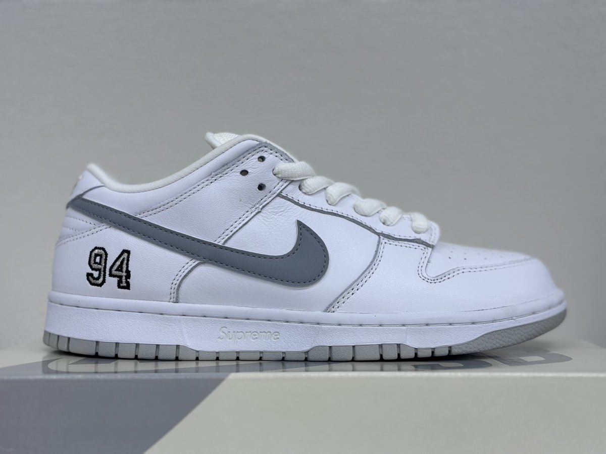 Supreme × Nike SB Dunk Low \"White/Silver 🪿入荷情報🪿 Supreme × Nike SB Dunk Low 