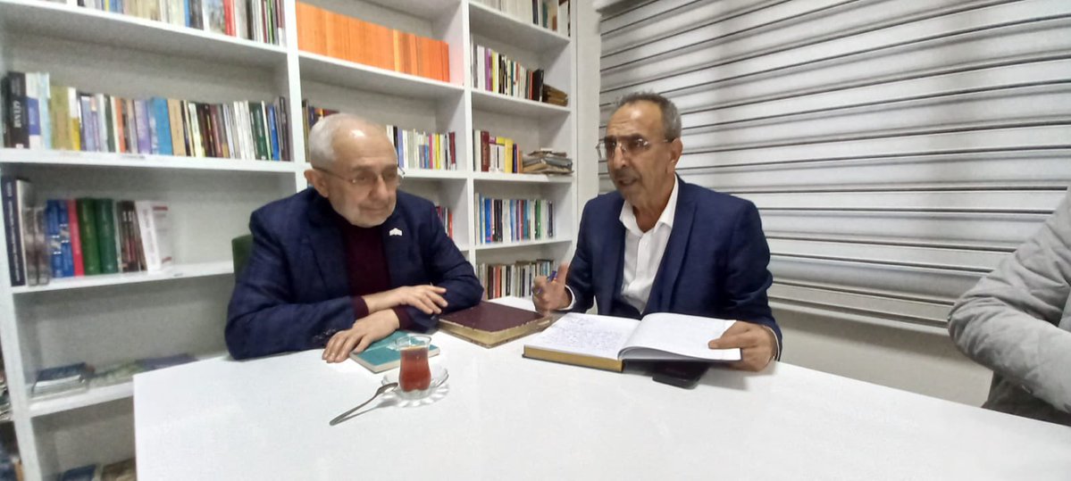 Türkiye Dil ve Edebiyat Derneği Gn. Başkanı ve Ak Parti Genel Başkan yrd.görev yapmış olan Ekrem Erdem, TDED Genel Merkez yön.Atilla Kırali,Cemal Özdemir ve TDED Mersin Şb.Bşk.MuharremKöse ile birlikte Mersin Kent Tarihi Müzesi ziyaret ettiler. <a href="/erdemekrem/">Ekrem ERDEM</a> <a href="/TDEDgm/">Türkiye Dil ve Edebiyat Derneği</a> <a href="/muharremkose33/">Muharrem KÖSE</a>