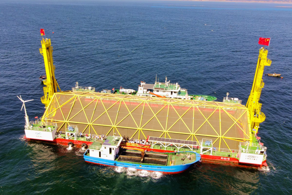 HolaFujian's tweet photo. 😍 🐟 🐟 In the heart of winter, the "sea ranches" off the coast of Lianjiang, Fuzhou are bustling with activity. Recently, as over a dozen deep-sea farming platforms have entered the harvest season, premium-quality large yellow croakers—comparable to their wild counterparts—are being steadily supplied to markets across China. 👍 ❤
#LargeYellowCroakers #Fuzhou #RefreshingFujian
@FuzhouCity @daviddelapaz @TianjinToday
@yuexuankanyue1 @Logan_ology @CCGBelfast
@China__Focus @aishangnanyang1 @LetChinese
@CAS__Science @QiushiJournal @SeeChangchun
@libelula_group @iloveguizhou @ChnConsulateNag
@ChinaCG_HH @salahzhang @consulat_de @ihenan_