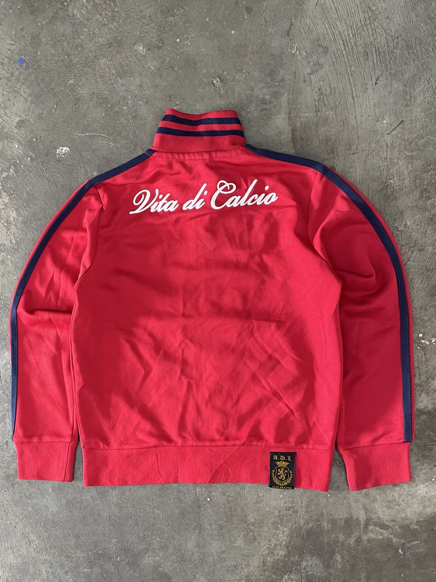 SorrowLigh36560's tweet image. Tracktop Sport by ADL &amp;amp; Metal System

Pict 1-2 size S fit to M (48x55cm)
Pict 3-4 size M fit to L (50x65cm)

📍Makassar, cod shpe ON
💰brand ADL 55k, MSystem Double Zhipper 65k

#preloved #komunitasmurahmurah #tracktop #secondhand