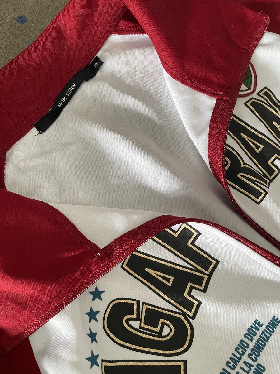 SorrowLigh36560's tweet image. Tracktop Sport by ADL &amp;amp; Metal System

Pict 1-2 size S fit to M (48x55cm)
Pict 3-4 size M fit to L (50x65cm)

📍Makassar, cod shpe ON
💰brand ADL 55k, MSystem Double Zhipper 65k

#preloved #komunitasmurahmurah #tracktop #secondhand