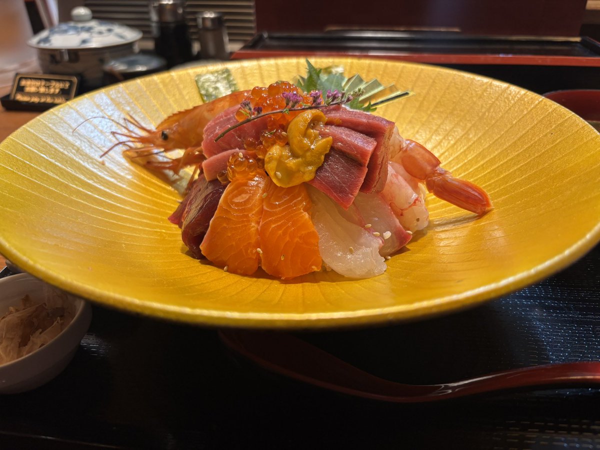 めちゃくちゃ可愛い子がいるんすよ！！ って言って連れて行かれました