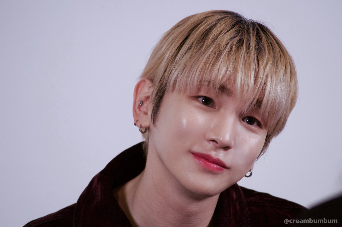 탐라에서 이 사진 마주할 때마다 마음이 막 울렁울렁함 ... 김기범 바보 ..