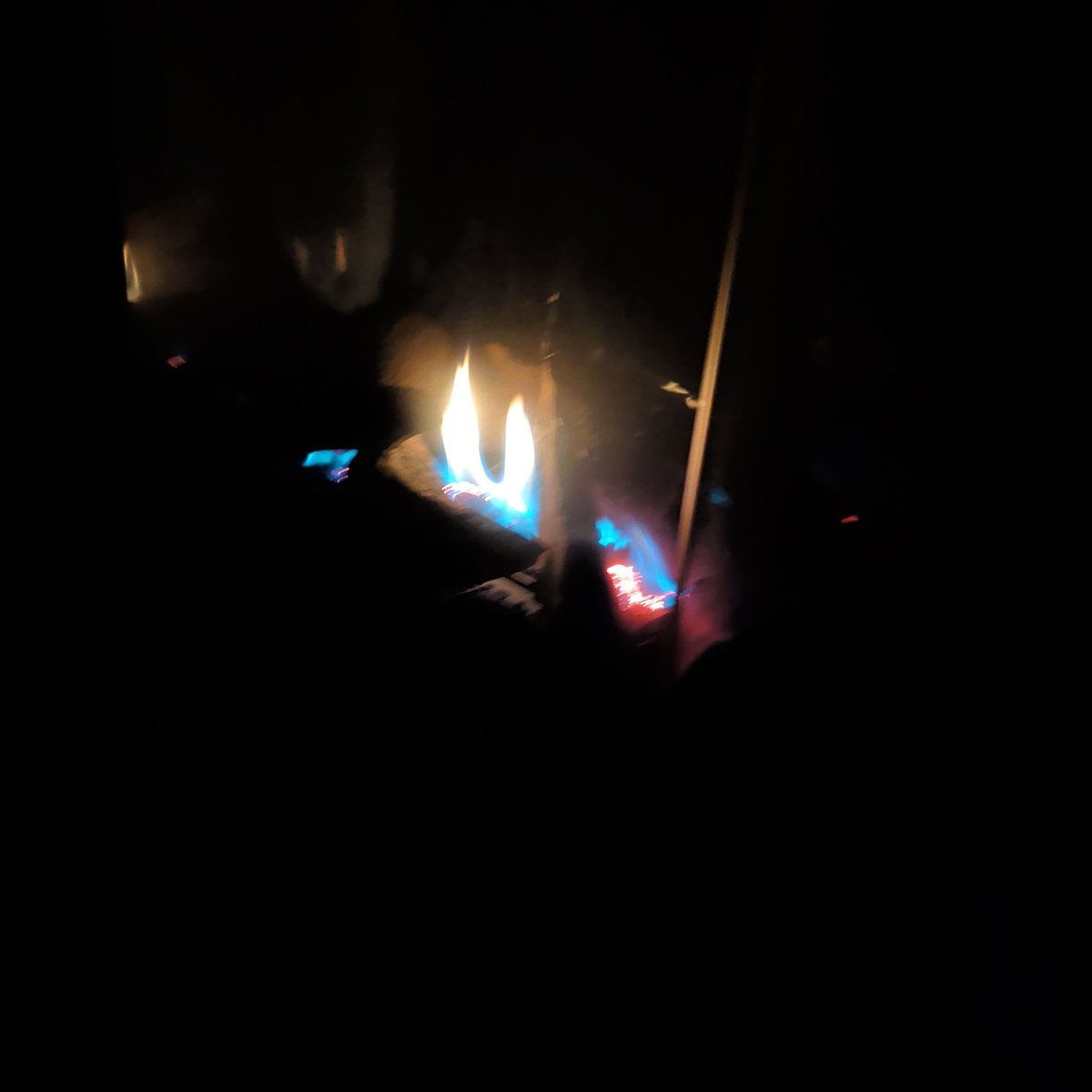 Vorige week geen water, nu geen stroom in Zoeterwoude Rijndijk. <a href="/LianderNL/">Liander</a> Enig idee wanneer het opgelost is? #stroomstoring gelukkig hebben we een gaskachel