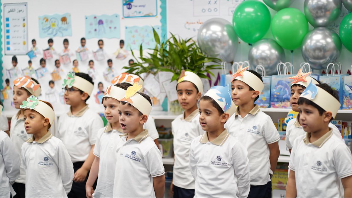 اختتم طلاب الصف الاول والثاني الابتدائي وحدة «نتشارك الكوكب» باحتفال تعليمي مميز، قدّموا فيه عروضًا ثرية باللغتين عكست وعيهم بقضايا البيئة والمسؤولية والعمل المشترك، وأظهروا قدرتهم على ربط التعلّم بحياتهم اليومية وتجسيد ملامح متعلم البكالوريا الدولية بفضولهم وتفكيرهم التحليلي