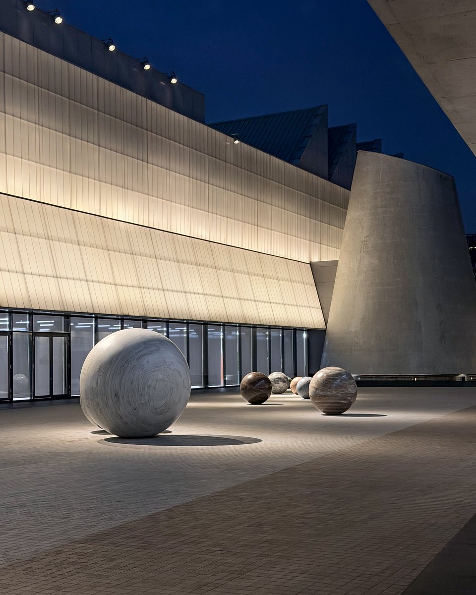 Dib Bangkok ตอนเย็น เอาจริง มู้ดดีทั้งวัน งานข้างในก็ดีมากๆ แฮปปี้อีกวันเลย