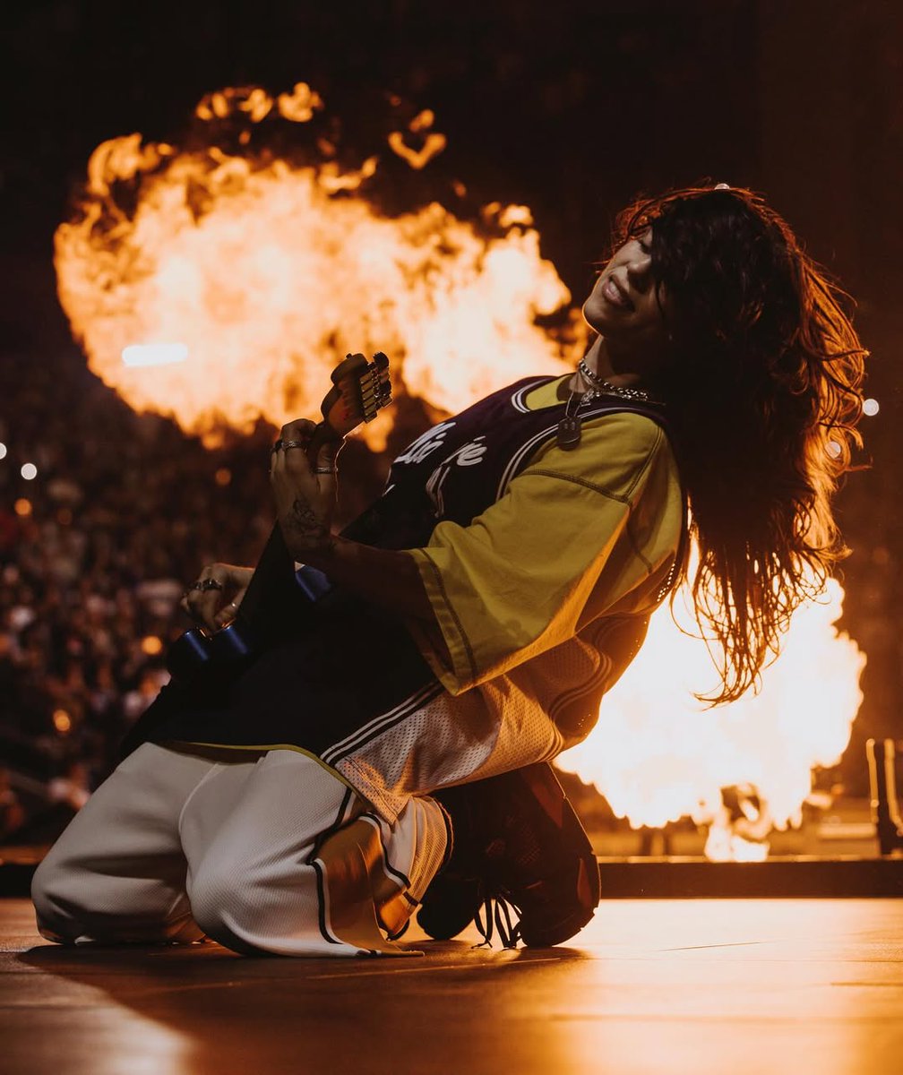 nikhilXVEL's tweet photo. Happy birthday Billie ❤️ @billieeilish
A kind, inspiring soul.
Leading with courage, compassion, and kindness.
Here’s to many more years of magic 🎂
#HappyBirthdaybillie https://t.co/DBwks6QyCe