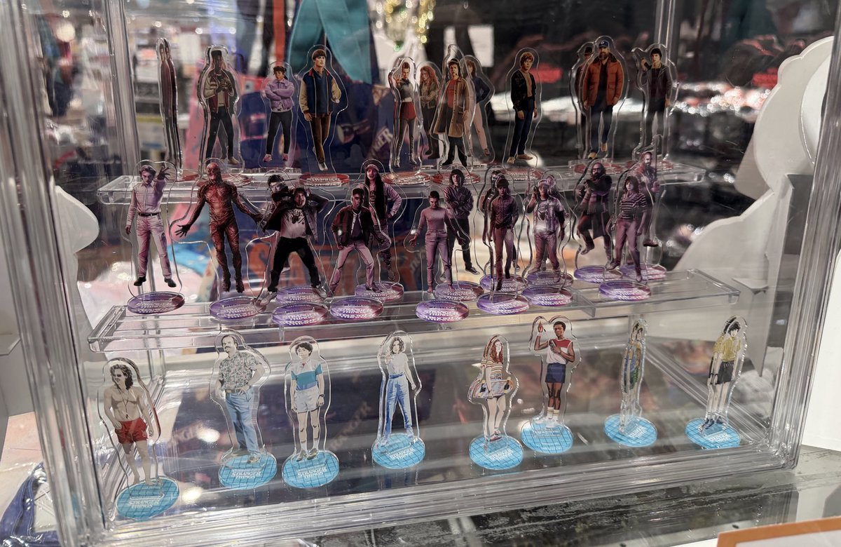 昨日載せるの忘れてた！✨ ストレンジャーシングスのグッズが大量に
