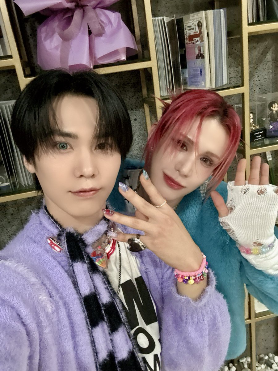 티티와 함께 챌린지도 하고
셀카도 찰칵 📸

#라키 #ROCKY
#우무티 #WUMUTI
#하모 #HAMO