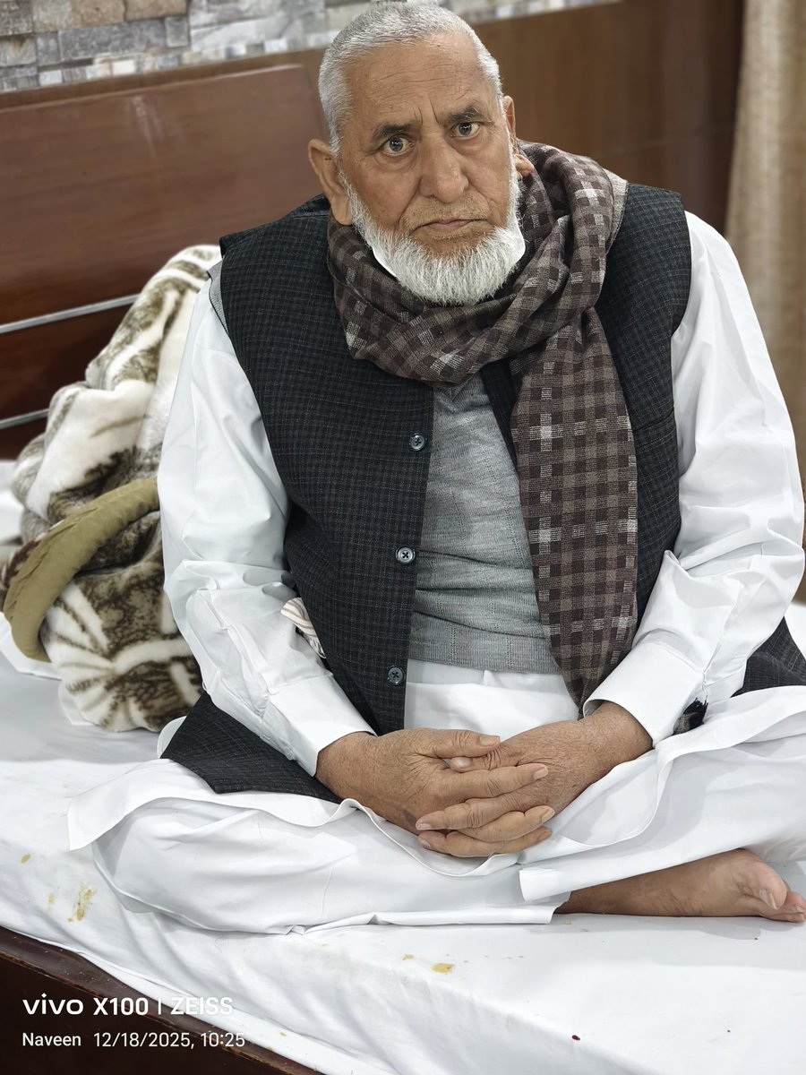 आज चण्डीगढ़ हरियाणा विधानसभा शीतकालीन सत्र के पहले दिन हरियाणा विधान सभा में प्रवेश करते हुए पुनहाना से विधायक <a href="/ChMohdIlyas/">Ch Mohd Ilyas MLA</a> जी और मेवात सहित अपनी विधानसभा पुनहाना के कुछ अहम मुद्दों कों मजबूती से सरकार के पक्ष में रखेंगे ✊
<a href="/JavedMewat/">Ch Javed Khan</a> <a href="/BhupinderShooda/">Bhupinder Singh Hooda</a> <a href="/DeependerSHooda/">Deepender Singh Hooda</a> <a href="/INCIndia/">Congress</a>