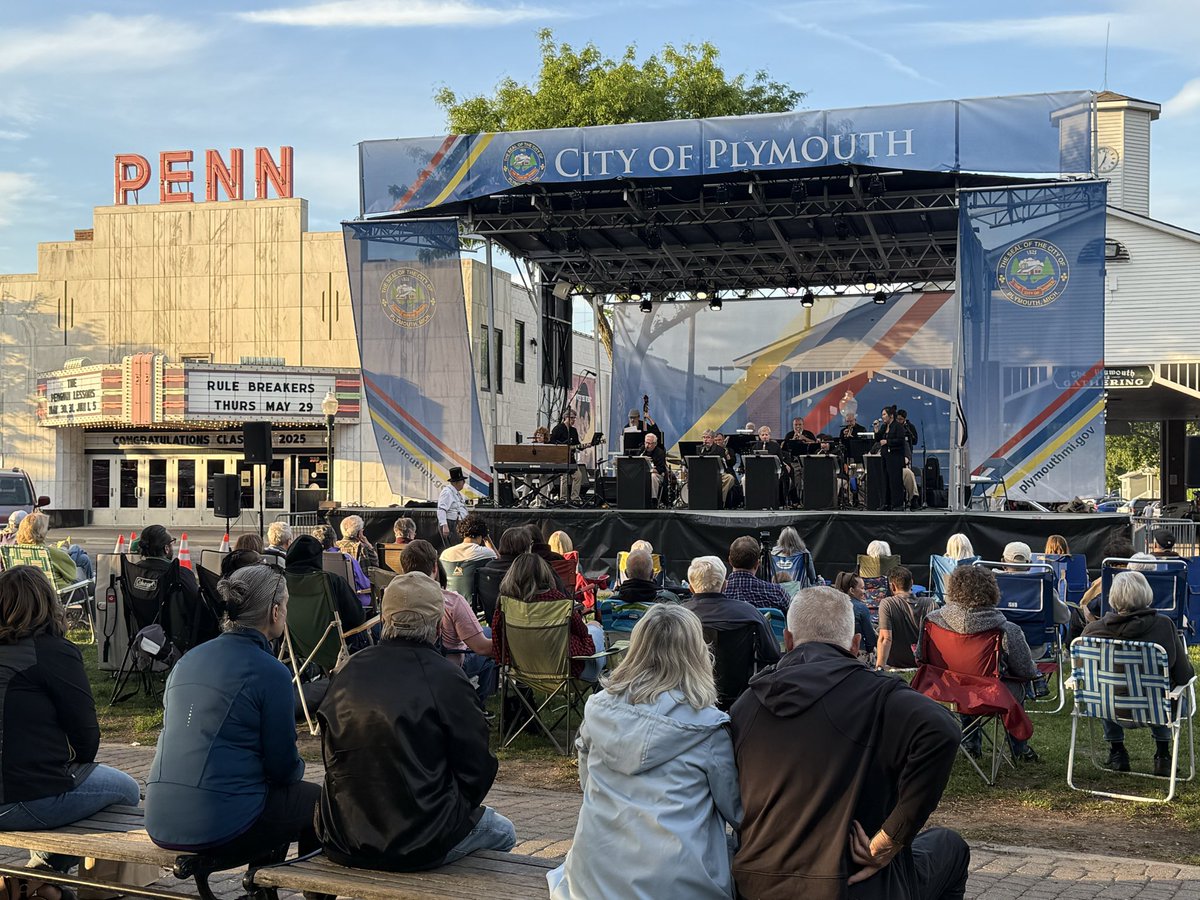 runsewfun's tweet photo. @PureMichigan Concerts in the park! 🎶🍦 https://t.co/97RwZzHKvE