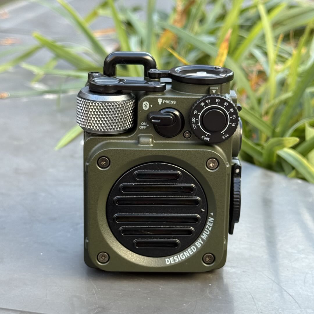 muzen_official's tweet photo. 🎵 冬の散歩も、昼下がりのひと休みも。
軽量でどこへでも携えられる #MUZEN Wildmini3.0が、音楽と情報と明かりでそっとサポート。
#アウトドア #ガジェット #冬の生活 https://t.co/VgvVJvvF5u