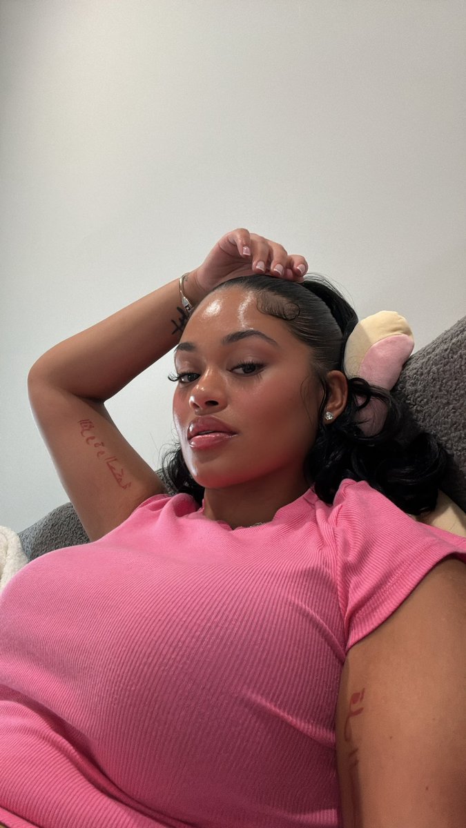 RoseyRoyyal tweet media